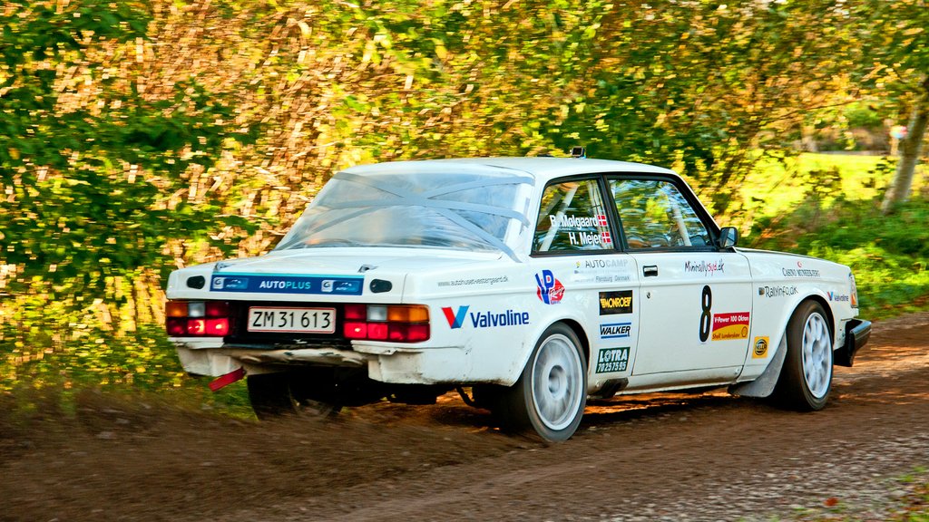 Heino Mejer og Bo Mølgaard havde store udfordringer på de snævre og glatte veje i Rally Sønderjylland, og kom hjem med en mærket bil
(Foto: rallypics.dk – Viggo Johansen)